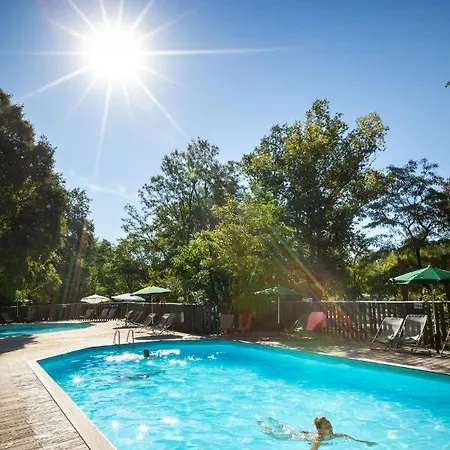 Huttopia Le Moulin مكان تخييم Saint-Martin-dʼArdèche