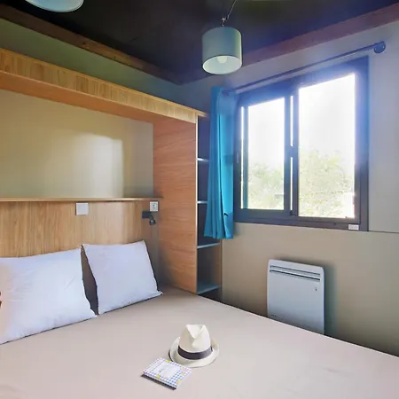Huttopia Le Moulin مكان تخييم 3*