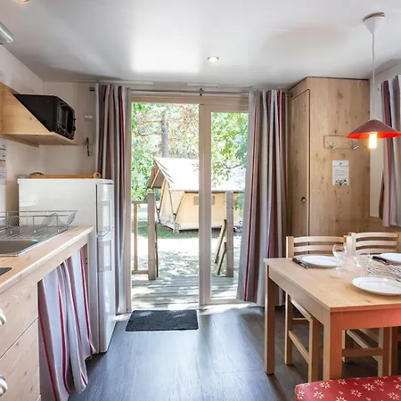 Huttopia Le Moulin مكان تخييم 3*